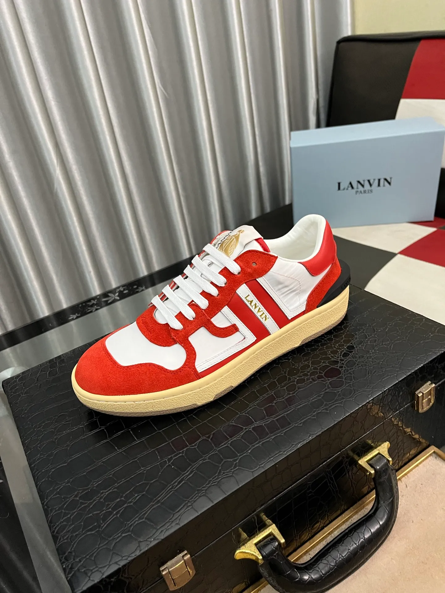 Men's men's shoes 💰540⌚️⌚️❗️Lanvin# Lanvin spring and summer series new colors latest lace up fashion casual forrest shoes running shoes ~ bumpr high quality couple series‼ ️ The latest trendy products of the season 🌈Many bloggers have started buying original models and custom-made them. The uppers are made of nubuck leather. They are very versatile, fashionable and casual, and are comfortable on the feet. Recommended for personal use! The original molded rubber backing with clear logo is wear-resistant. Standard code for couples: female code 35~40, male code 38-45